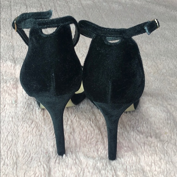 Gayla Heels - Picture 2 of 3